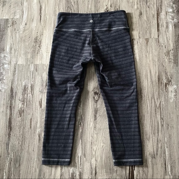 Lululemon Wunder Under Crop II (Textured Stripe Slate Deep Coal) - Picture 4 of 9
